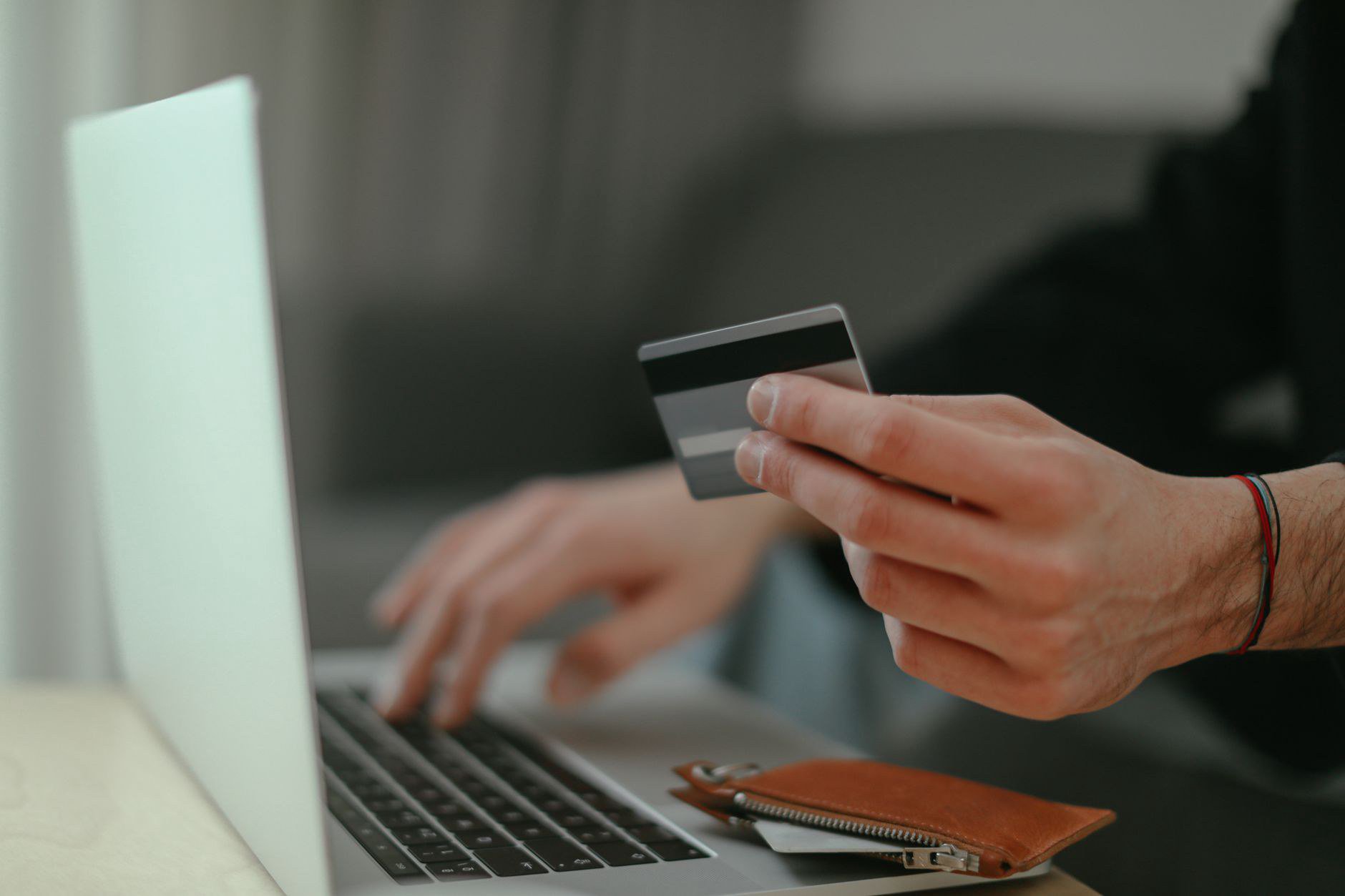 Dịch Vụ Số, Đổi Thẻ Cào Và Tiện Ích Online An Toàn Không?
