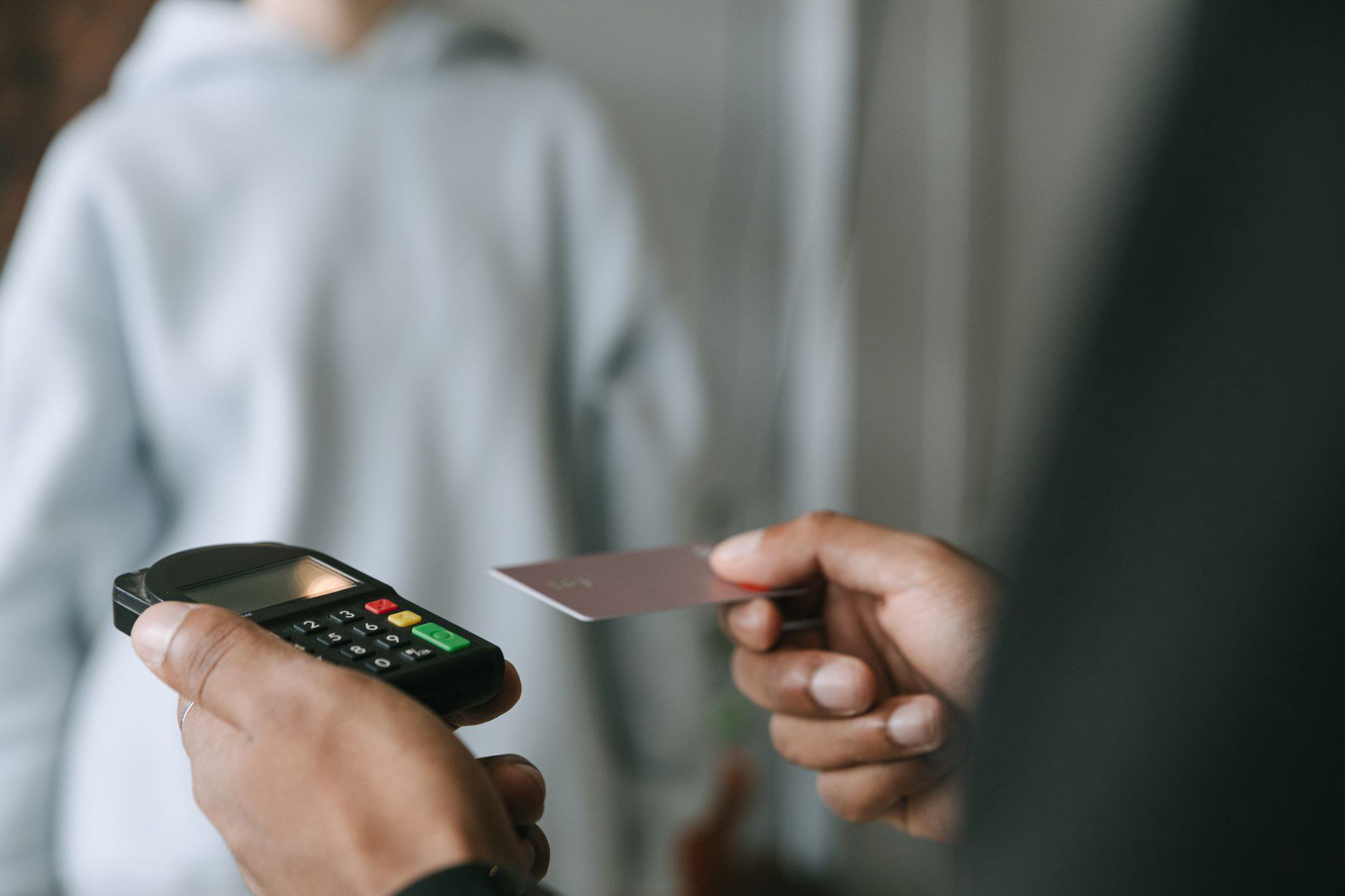 Đổi thẻ cào và tiện ích online: rủi ro dễ bị bỏ qua